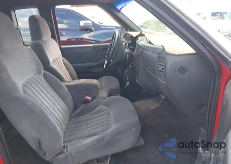 2000 Chevrolet S-10 Ls из США, поврежденный, VIN 1GCCS1948YK168522